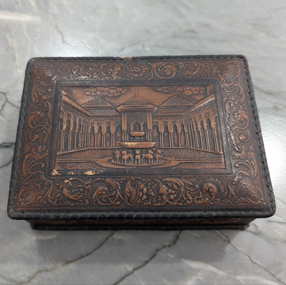 Vintage leather cigar/cigarette box - Picture 1 of 11